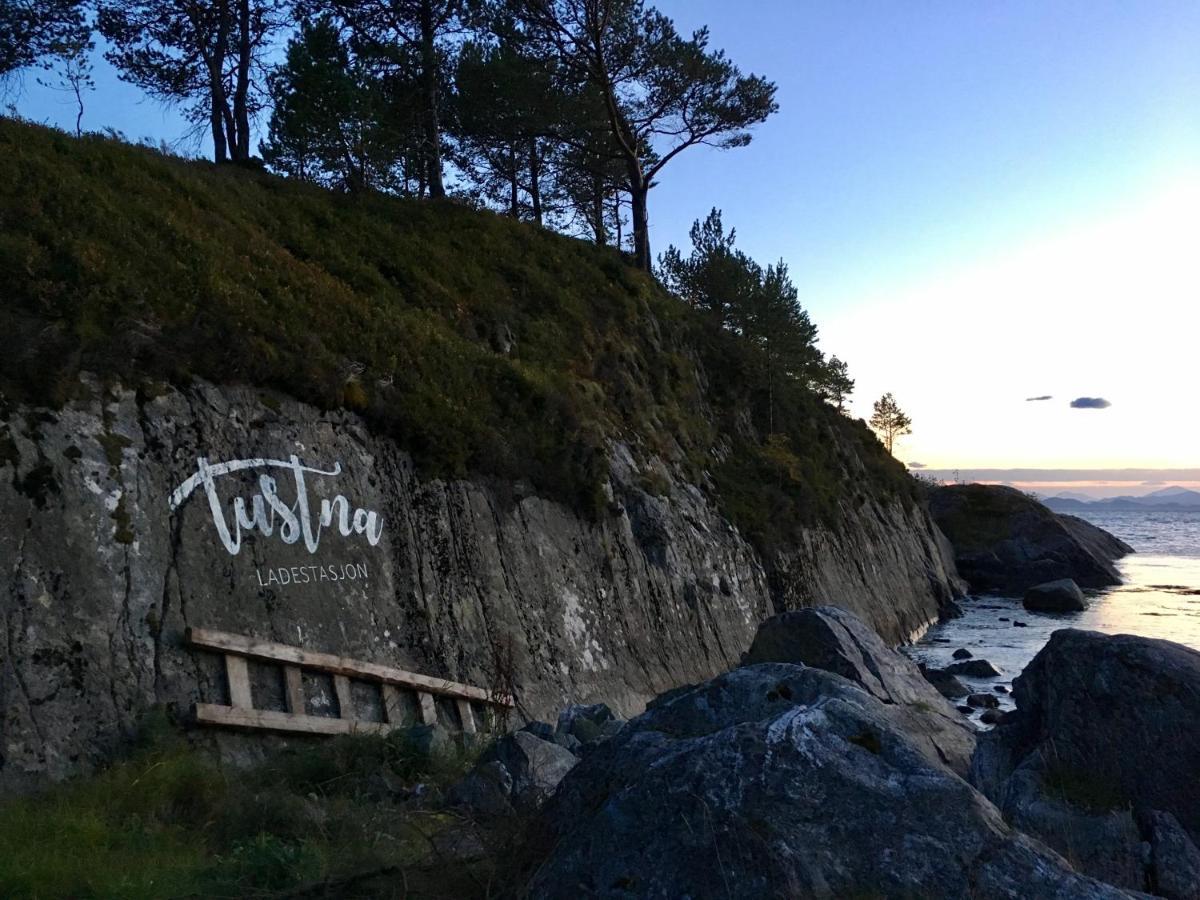 Tustna Ladestasjon Villa Hals Exterior photo